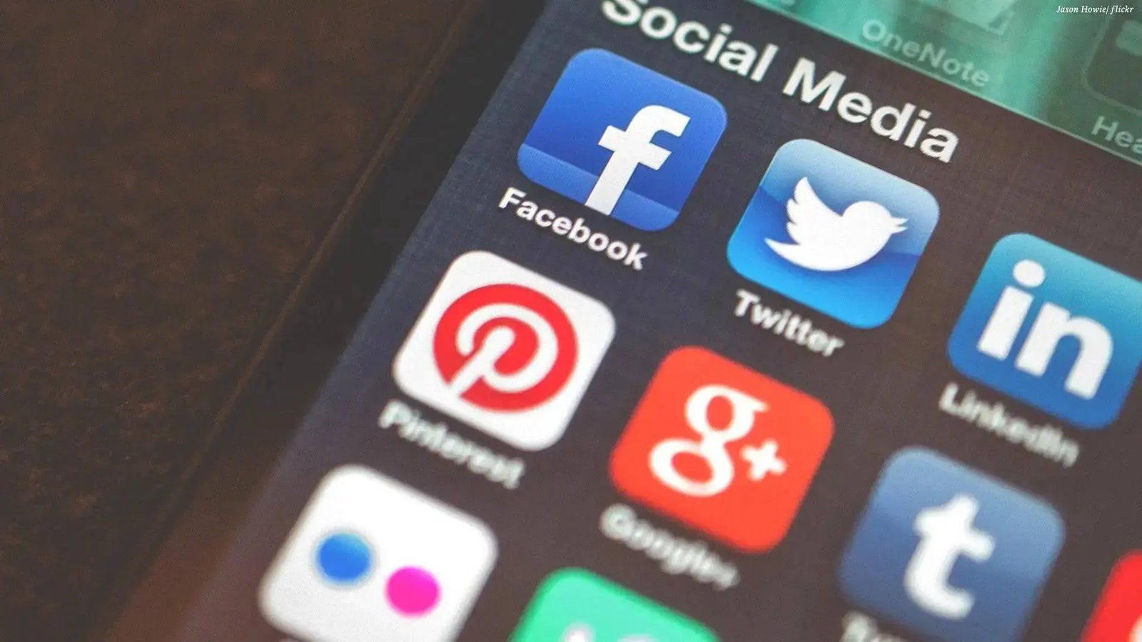 Porque precisa de um Promotor de Redes Sociais que ofereça Gostos Instantâneos para melhorar a presença do seu negócio online nas redes sociais